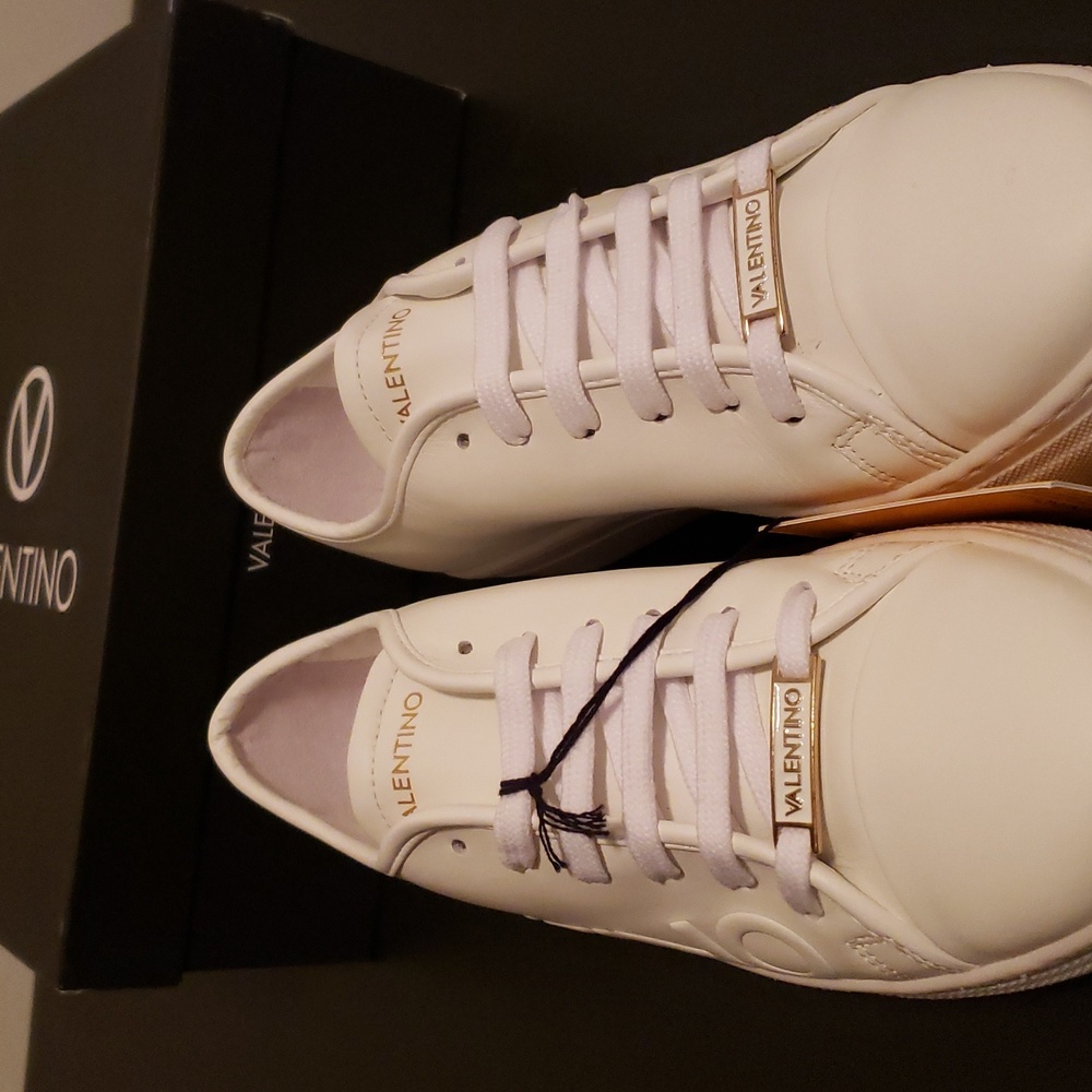Valentino by Mario Valentino Dalia Embossed White- Women's 9 - Picture 6 of 6